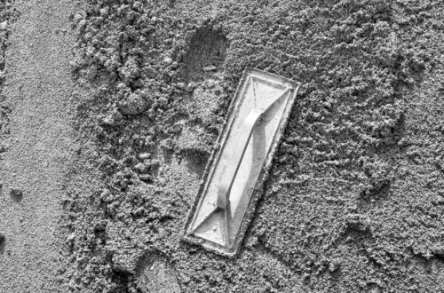 beton budowlany, na zdjęciu widoczna równiez szpachla